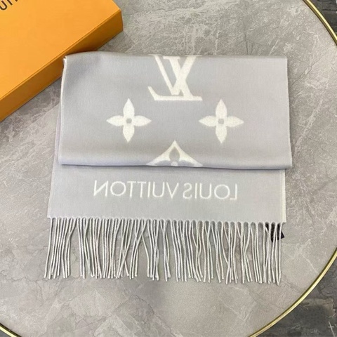 🔥新到：全🆕 LV /路易威登 Reykjavik淺灰色 大號山羊絨圍巾，尺寸：長190 cm
