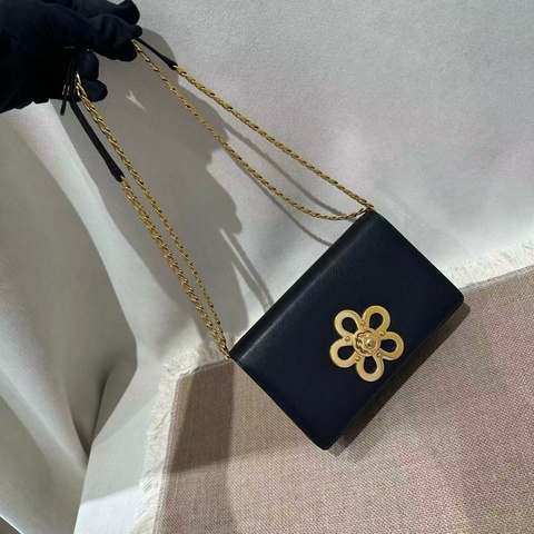 Prada黑色花朵鏈條包