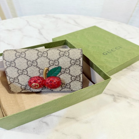 Gucci PVC 紅牛皮櫻桃4卡短夾