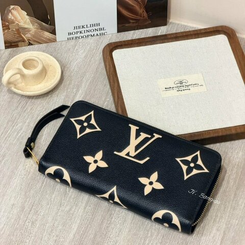JS1577-Lv 黑米雙色牛皮 大Logo 12卡ㄇ拉長夾 M80481