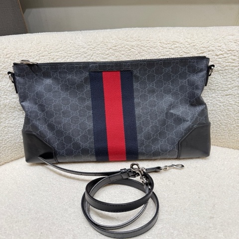 Gucci古馳 男士斜挎包 95新
