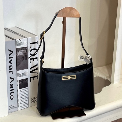 全新品 BALENCIAGA 695589  黑復古金屬BB牛皮肩背包