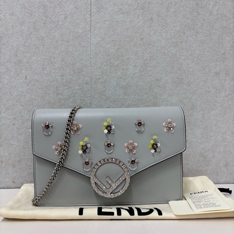 fendi 芬迪 花花鑽孔woc包