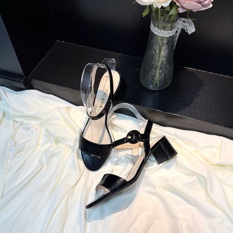 Prada/普拉達 漆皮綁帶鎖扣粗跟涼鞋 36.5碼