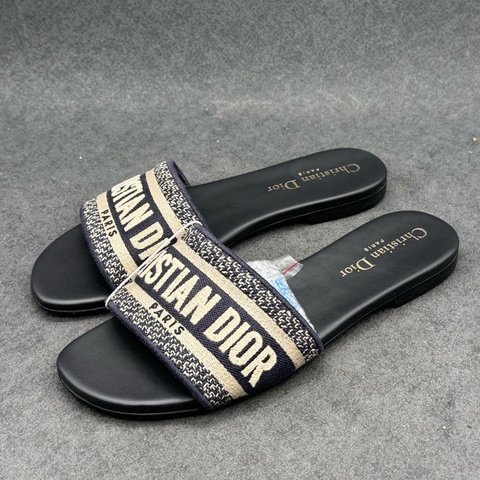 DIOR迪奧 Dway 平底刺繡圓頭 一字拖鞋 女款  36碼成色很好已貼底