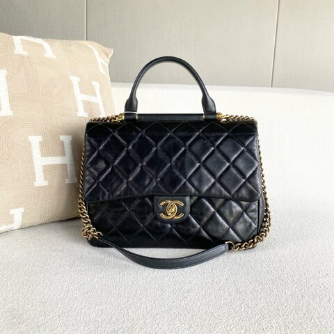 Chanel 黑金手提郵差包 油蠟皮 28*24*10 98新配件塵袋