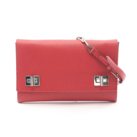 PRADA 紅色 Saffiano 皮革斜背鏈條包，二手女款