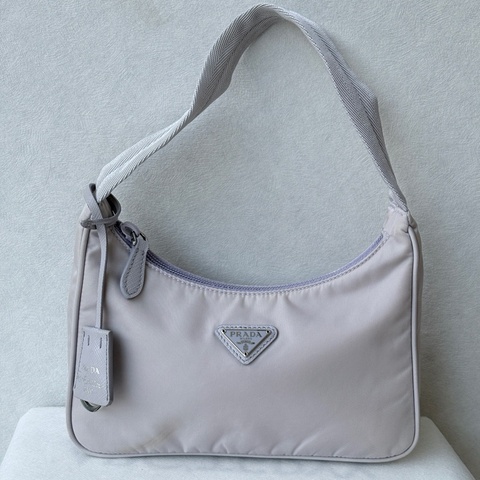 普拉達/Prada 2000矢車菊藍尼龍hobo腋下包 超稀缺顏色 上身奶呼呼 精緻仙女必備