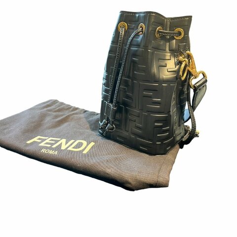 【美收精品】FENDI Mon Tresor 黑色三維 FF 浮雕圖案小牛皮迷你水桶包 6-306V 【隔月月中將轉賣至日本 上架期限30天】