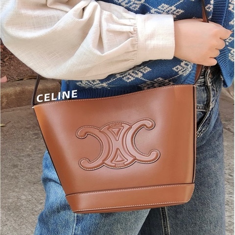 #百搭款🤎#CELINE焦糖棕 立體凱旋門小牛皮水桶包 專櫃價8萬#現貨