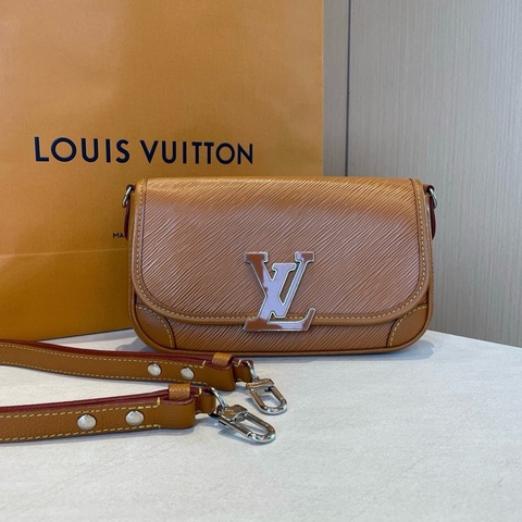 路易威登/Louis Vuitton  Buci焦糖色水波紋Epi 粒面牛皮革 法棍包單肩包斜挎包 芯片款