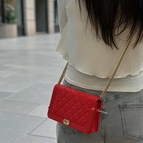 JS1586-CHANEL 紅色荔枝牛皮淡金釦 BOY WOC AP1117