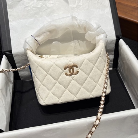 💎Chanel香奈兒｜25A浮雕大logo白金荔枝皮hobo飯盒包｜98新芯片款