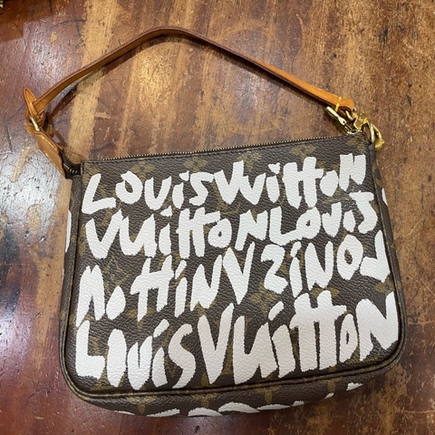 Louis Vuitton 麻將包 腋下包 銀灰塗鴉 限量款