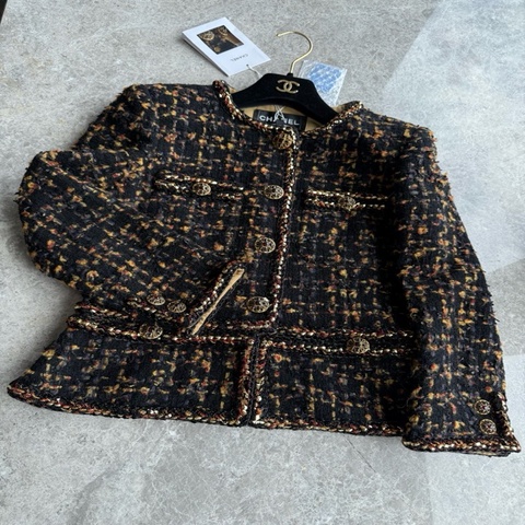 Chanel 埃及系列黑金窄版外套fr34