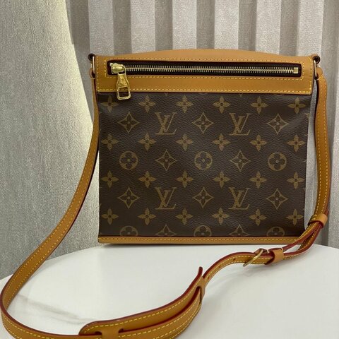 路易威登 Louis Vuitton 雙面對折郵差包 芯片