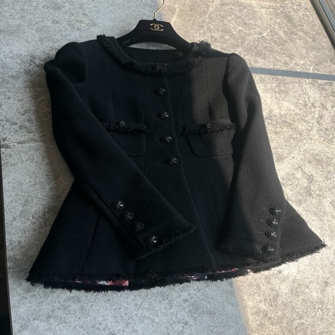 Chanel 08A黑色裙摆外套fr34