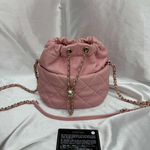 香奈兒 Chanel 珍珠抽繩水桶包 粉色 羊皮 金扣