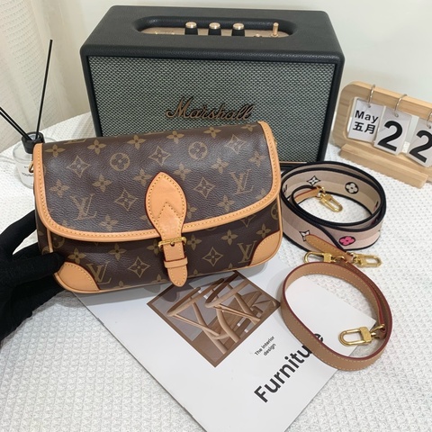 LV法棍/黑背帶🖤店內現貨✅