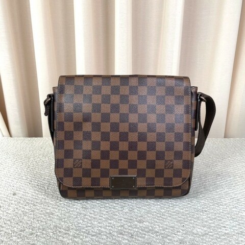 Louis Vuitton 棕色棋盤格郵差包 翻蓋開合 可調節肩帶