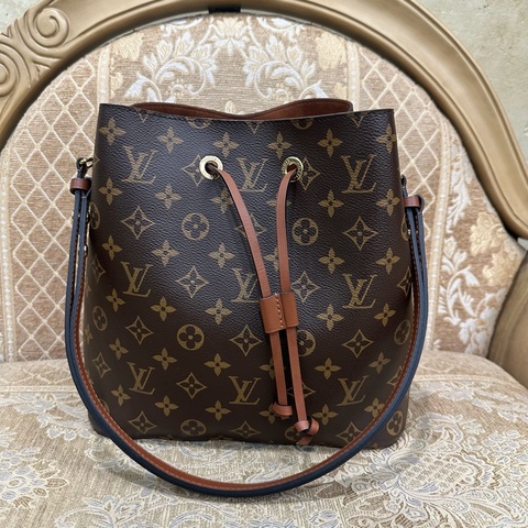 LV 原花金釦棕牛皮NeoNoeMM斜背水桶包M44887