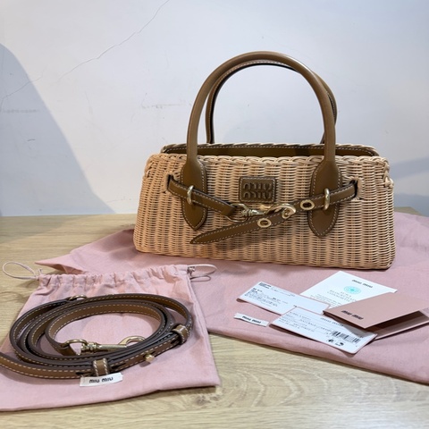 今年新款✨MIU MIU✨5BA311 Aventure薰香竹編草編手挽包手提包 BORSA A MANO