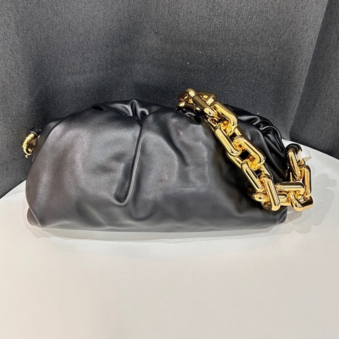 BOTTEGA VENETA/葆蝶家 BV 手拿包 鏈條包 Pouch 雲朵包 牛皮 TEEN TE