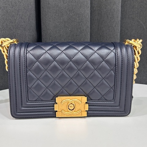 Chanel 香奈兒 leboy 小號 藍金牛皮鏈條包 28開無卡 包型立體 內里乾淨
