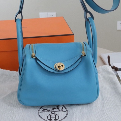 Hermès 爱马仕 mini Lindy，P3北方蓝，swift，Y刻，配件 防尘袋。