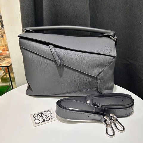 Loewe罗意威单肩包，puzzle超大号，尺寸36.5*23*19，灰色牛皮，