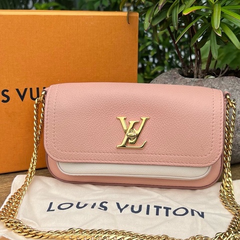 Louis Vuitton LV路易威登Lockme Tender Pochette 粉拼白芯片款鏈條肩帶單肩斜挎包
