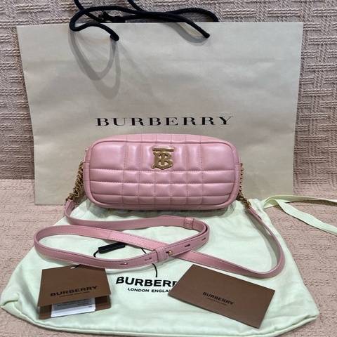 BURBERRY「Mini Lola 絎縫羔羊皮相機包」/灰霧粉色 / 淺粉色