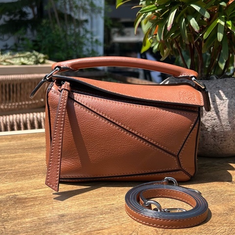 loewe 羅意威 焦糖色全皮mini puzzle幾何包 尺寸：17.5*12cm 