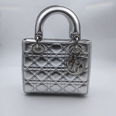 Dior 四格戴妃太空銀色 沒肩帶。