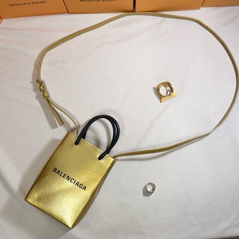 💰限時驚喜💰即將下架 巴黎世家 Balenciaga 土豪金 熱門 紙袋造型包 手機包 肩背斜背包