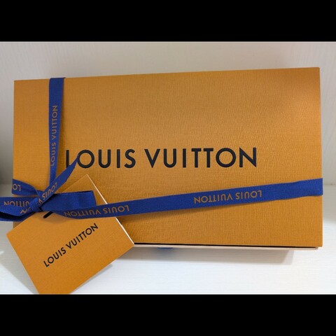 Louis Vuitton Monogram壓花圖案小牛皮