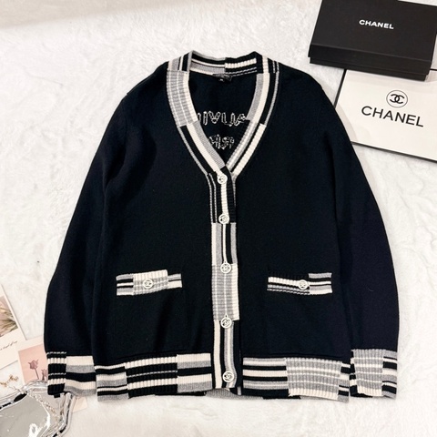 CHANEL 19P黑灰橫紋V領羊絨開衫
