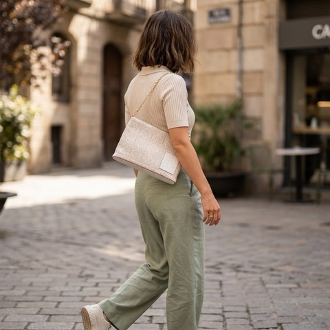 914intheair 『全新』Loewe Anagram LOGO腋下包洗漱包
