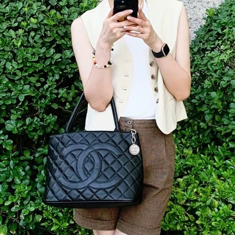 Chanel 銀幣荔枝皮希爾頓