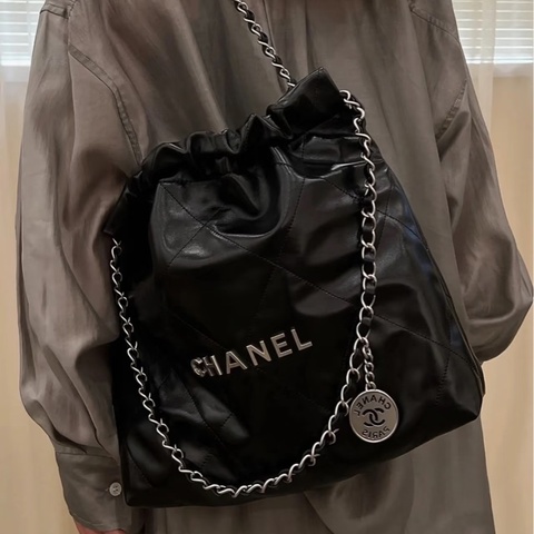 清冷隨性感✨Chanel香奈兒黑銀中號22bag垃圾袋單肩包手提鏈條包