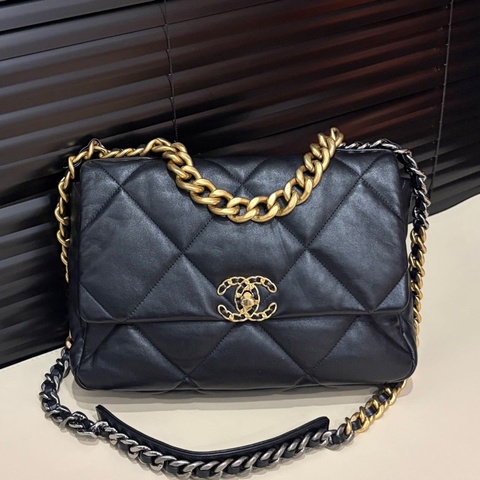 Chanel 19bag medium