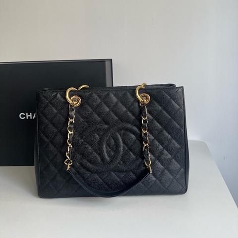 Chanel香奈兒GST單肩包，黑金魚子醬牛皮