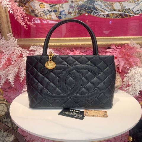 Chanel 黑金荔枝皮肩背包