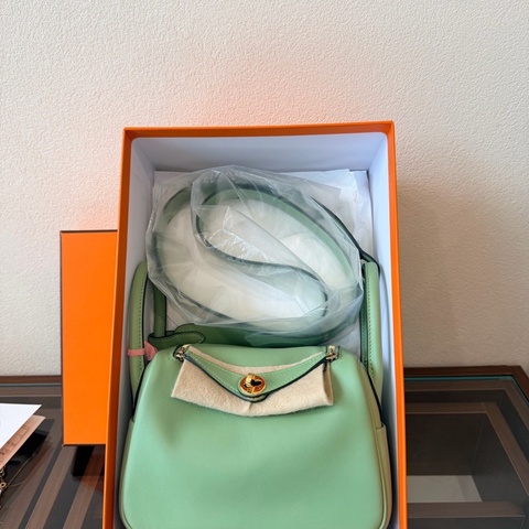 Hermes mini Lindy 牛油果綠 金扣
