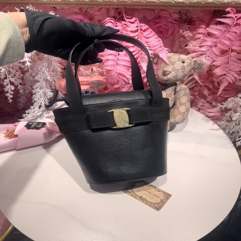 Ferragamo 蝴蝶結手提包