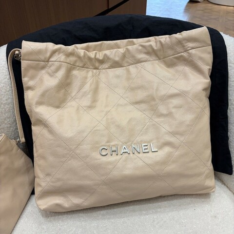 Chanel 22bag medium 
25C