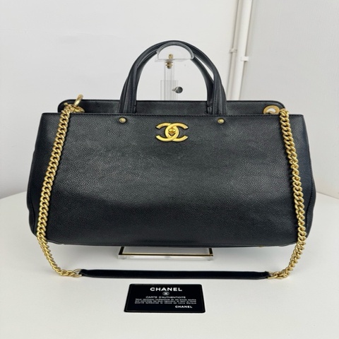 chanel 黑金荔枝皮斜背包