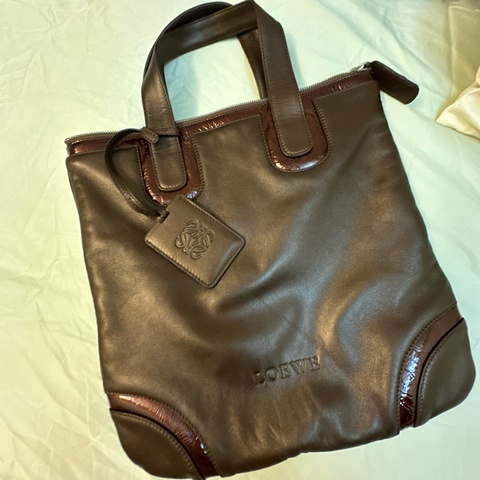 LOEWE 咖啡色超柔軟手提包
