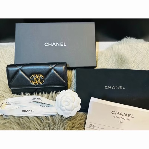 全新 正品 香奈兒 CHANEL 19 黑金 羊皮中夾（有卡）