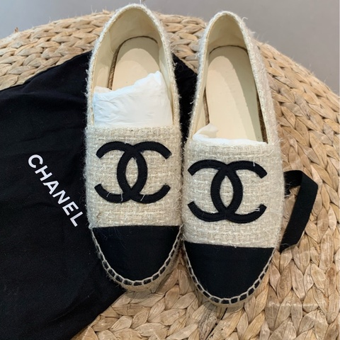 【全網最低價✨全網最低價❤️‍🔥】Chanel/香奈兒 黑白拼色景色雙C漁夫鞋 36碼